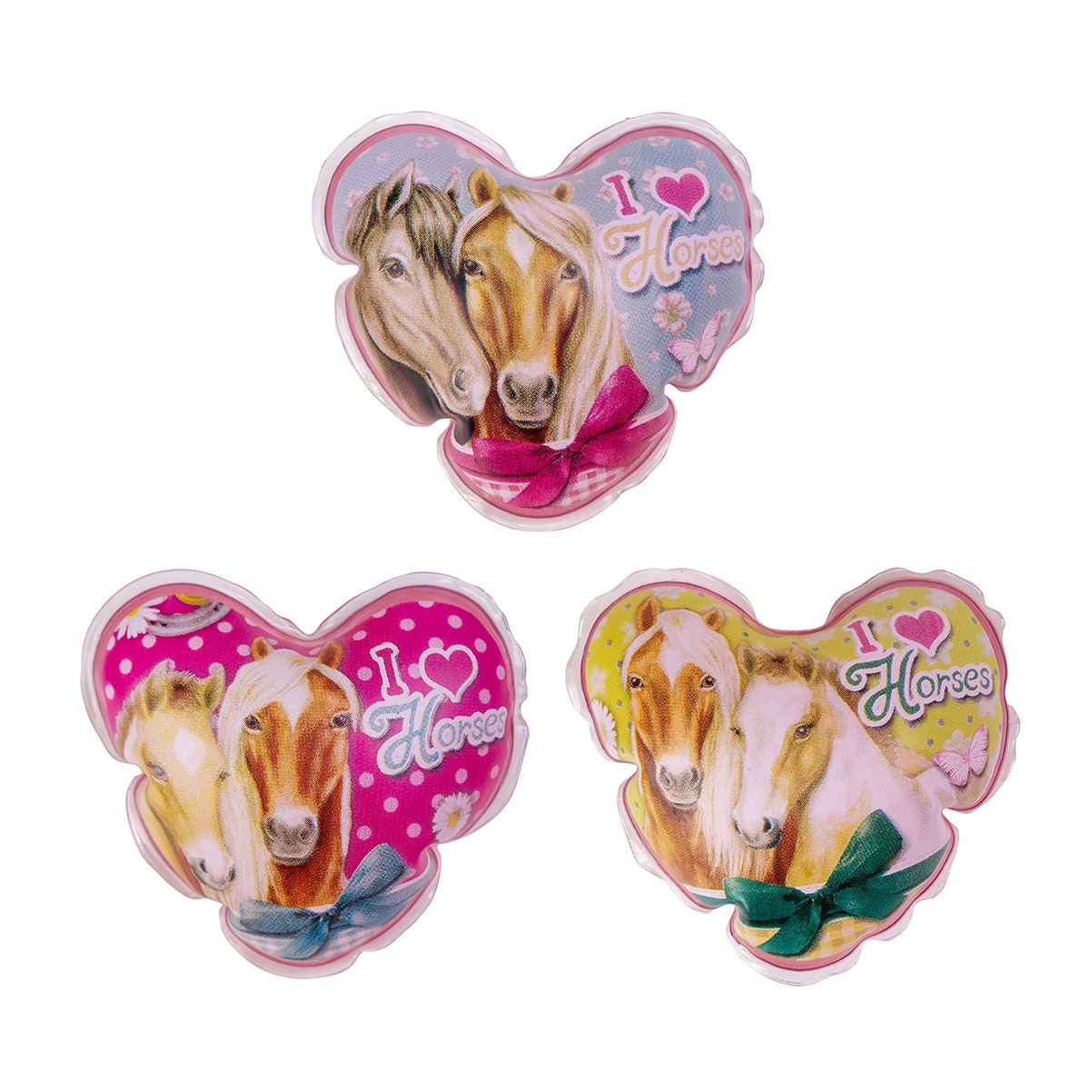 Drei herzförmige Kissen mit Pferdemotiven. Farben: Blau, Pink, Gelb. Auf jedem Kissen steht 'I love Horses'.
