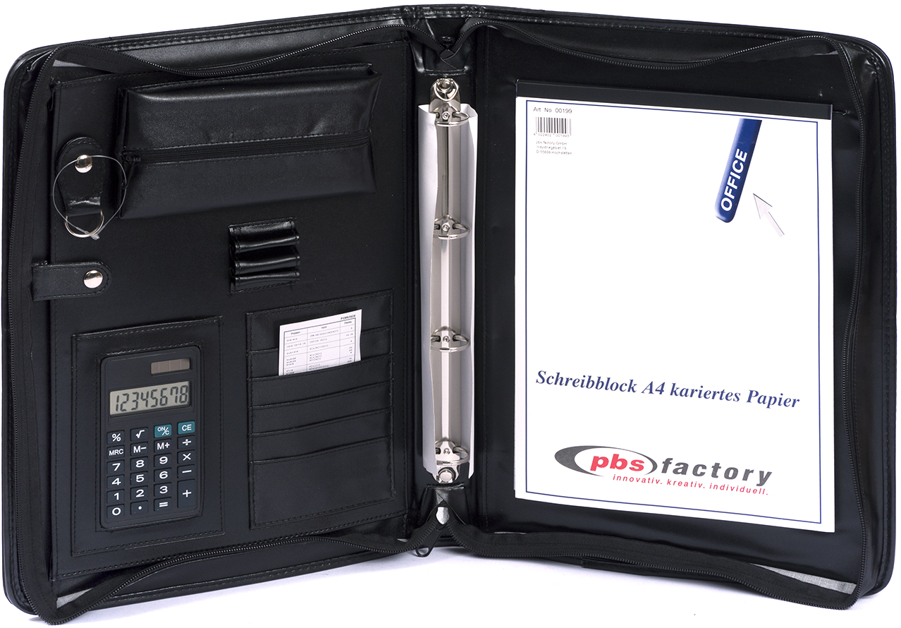 Schwarzer Ordner mit Reißverschluss. Enthält einen Taschenrechner und ein Schreibblock.