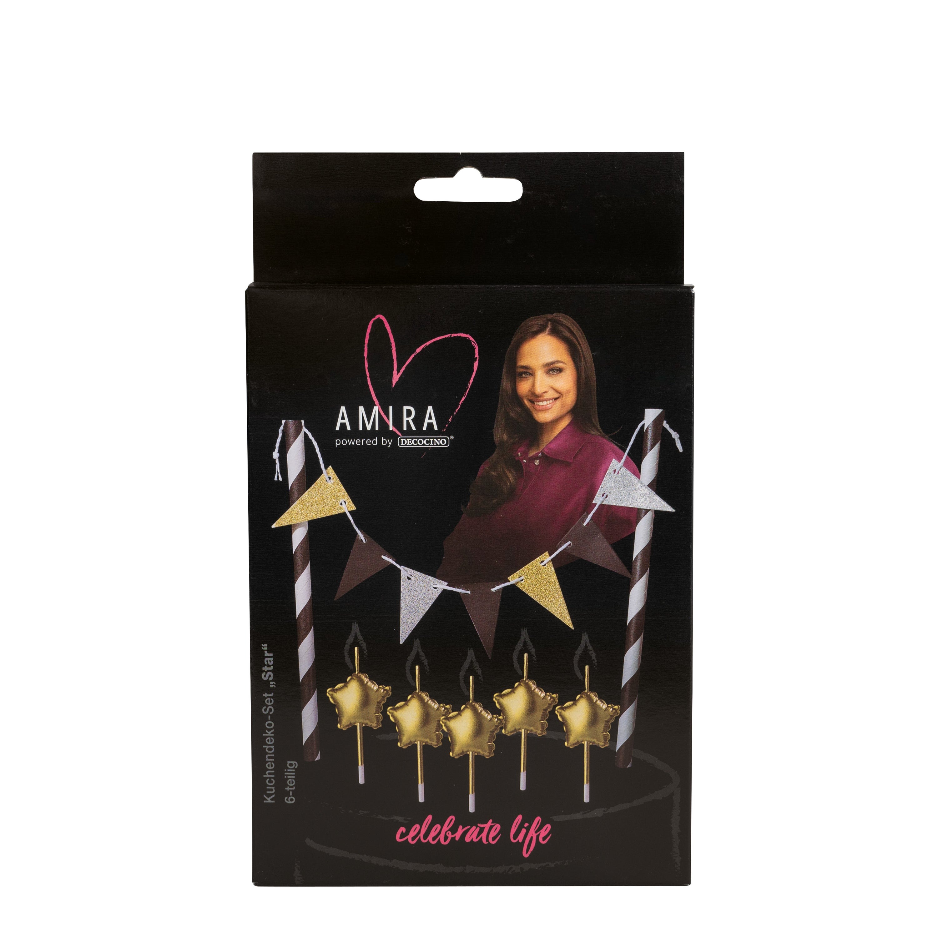 Schwarze Verpackung mit einer Abbildung einer Frau. Enthält sechs goldene Sternkerzen und bunte Wimpel.