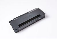 Schwarze Kassette mit einer schmalen Öffnung. Die Oberfläche ist glatt und unauffällig.