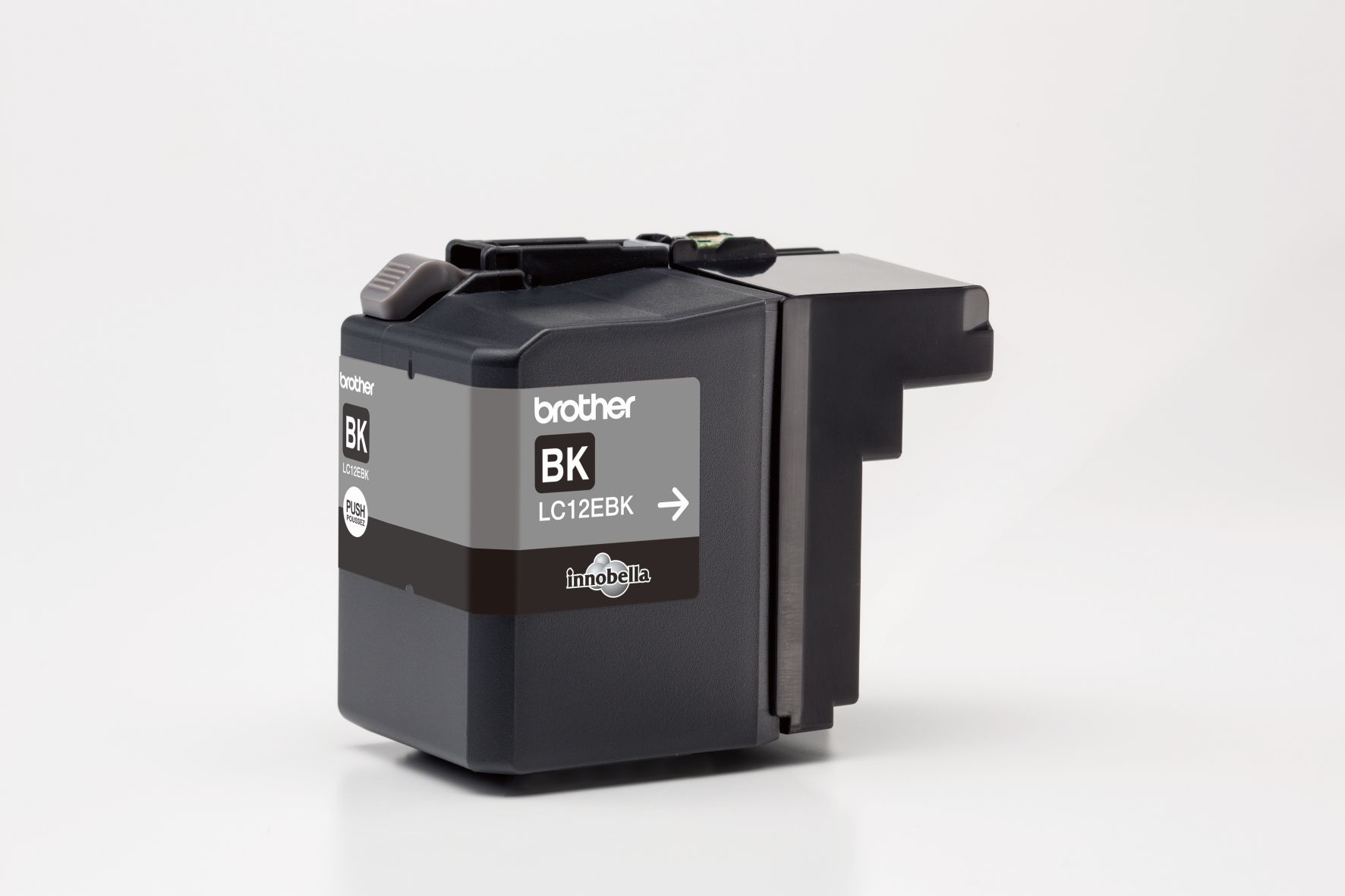 schwarze Tintenpatrone von Brother. Modell LC12EBK, rechteckige Form.