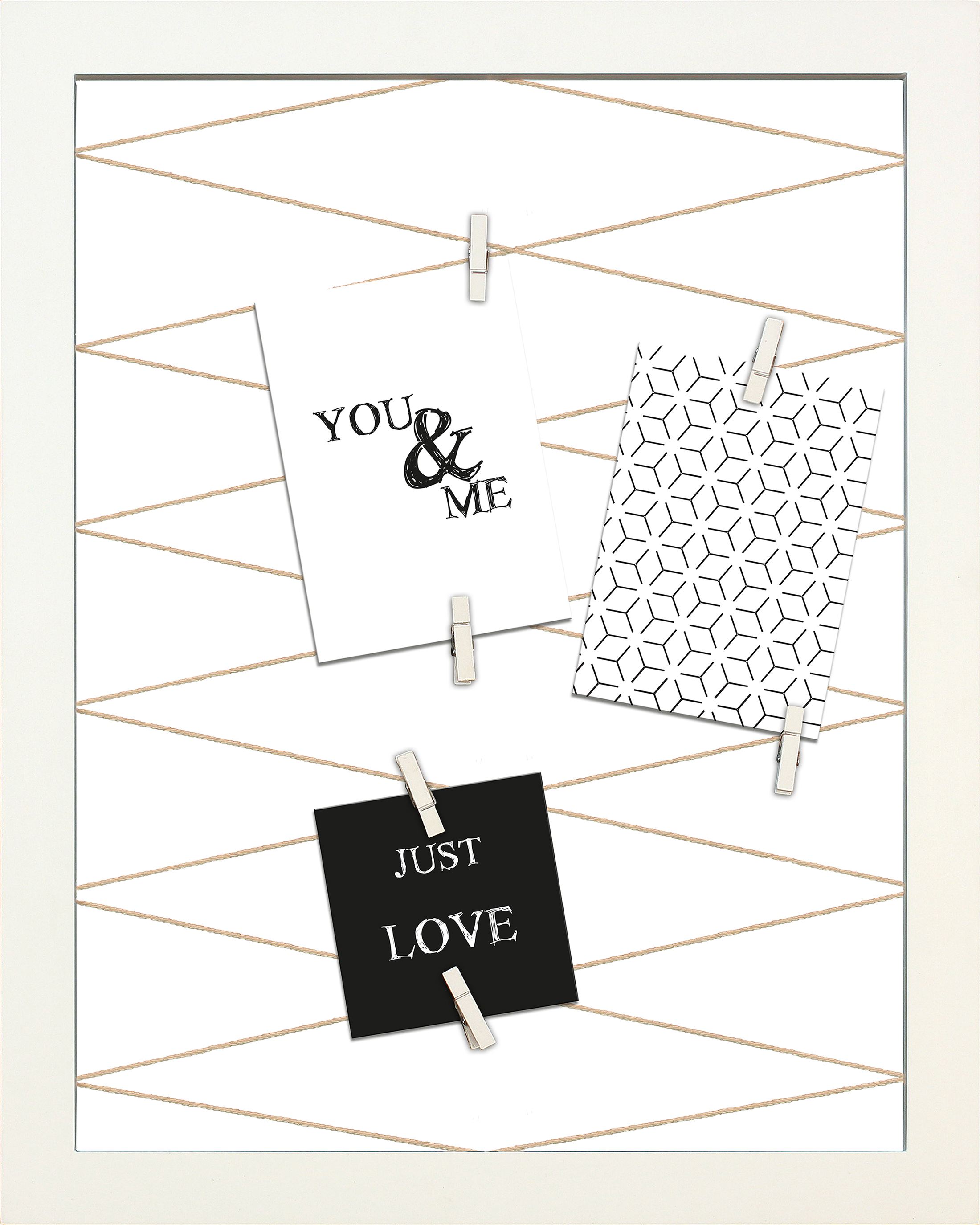 Wandbild mit drei Karten. Oben: 'YOU & ME' in Schwarz auf Weiß. Mitte: geometrisches Muster in Schwarz-Weiß. Unten: 'JUST LOVE' auf schwarzem Hintergrund.