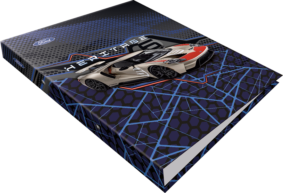 Buchcover mit einem Ford GT auf der Vorderseite. Design in Schwarz, Blau und Rot mit geometrischen Mustern.