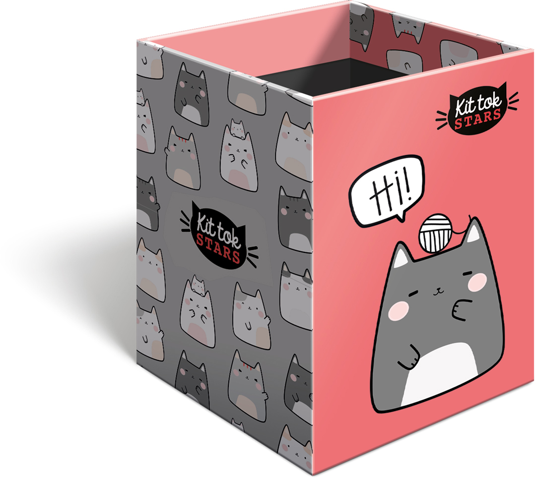 Aufbewahrungsbox mit Katzenmotiven. Graue Katzen auf der Vorderseite, rosa Rückseite. Aufdruck 'Kit tok STARS' und eine Katze mit einem Wollknäuel. Sprechblase mit 'Hi!'.