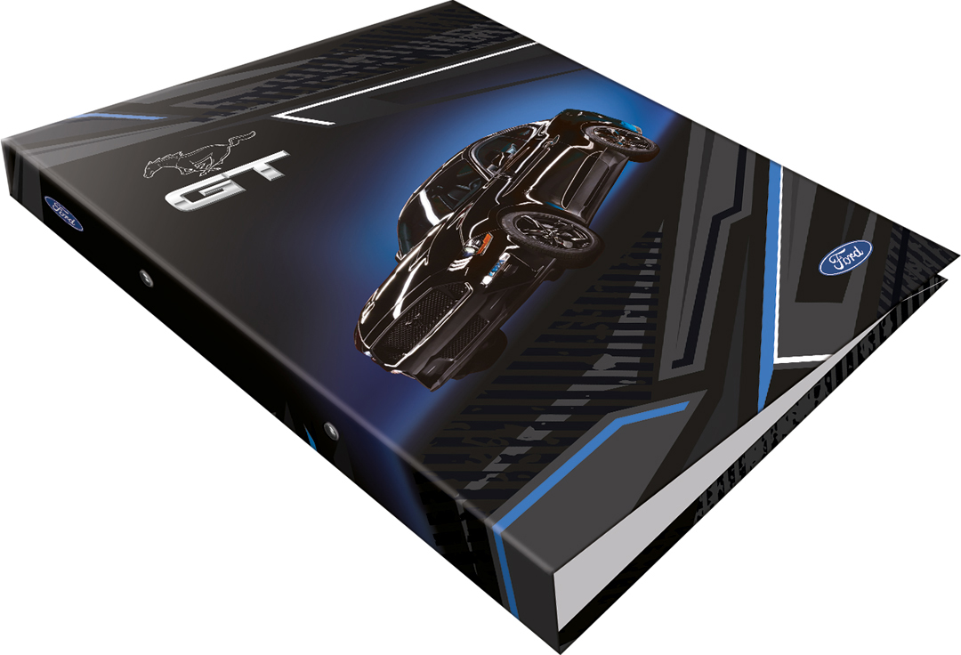 Schwarzes Cover mit einem Ford GT Auto. Grafisches Design mit dem Ford Logo und dem Schriftzug GT.