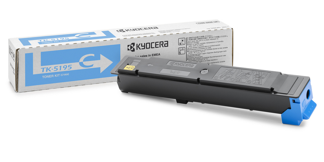 Toner-Kit in Cyanfarbe von Kyocera. Verpackung mit blauer Markierung und Anleitung.