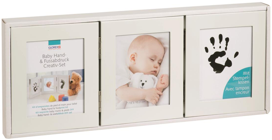 Baby Hand- und Fußabdruck Kreativ-Set in einem weißen Rahmen. Enthält Platz für Fotos und Abdrucke.