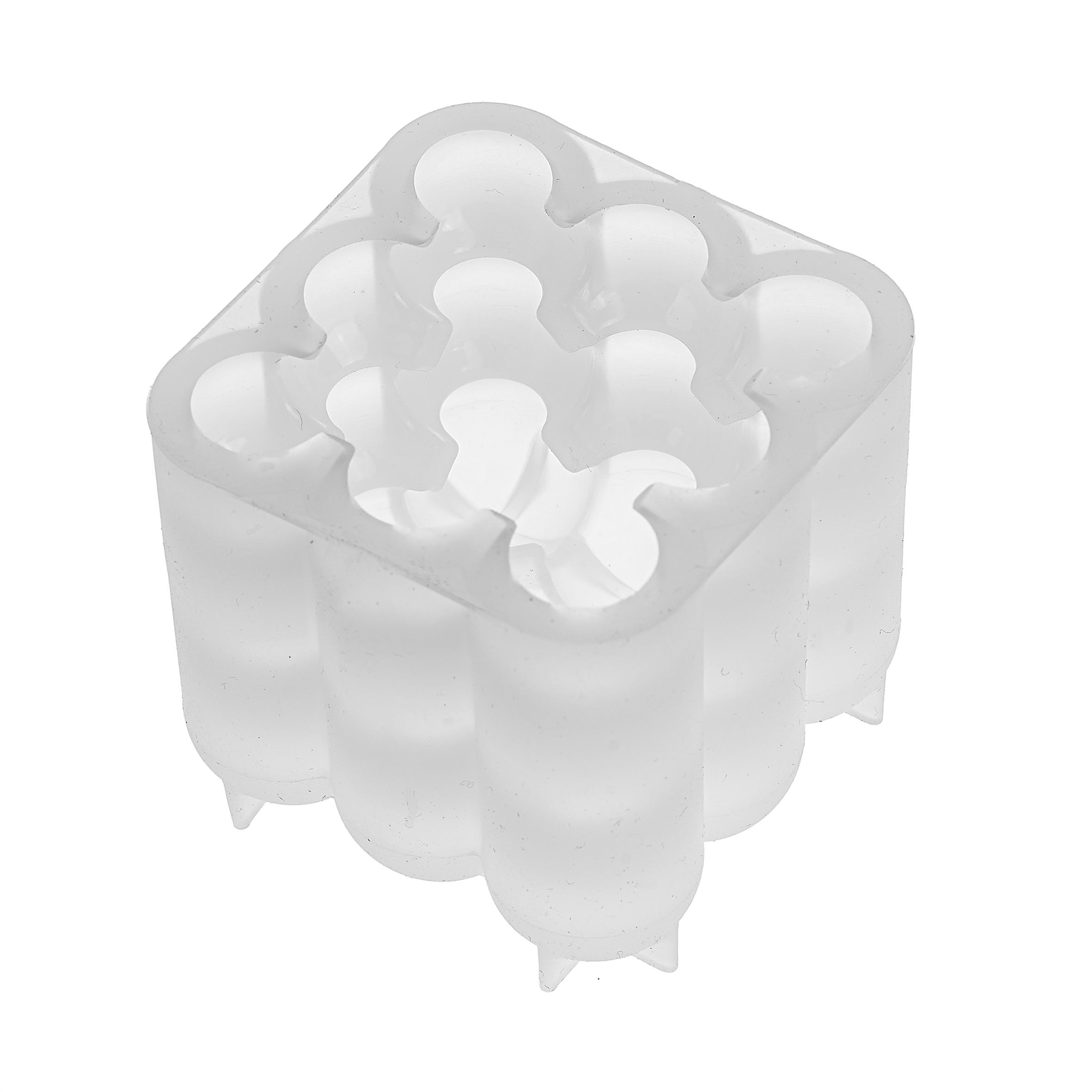 Transparente Silikonform mit mehreren runden Vertiefungen. Sie hat eine quadratische Grundform.