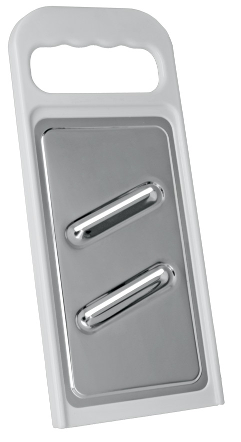 Küchenreibe mit einem weißen Griff. Die Reibefläche ist aus glänzendem Metall.
