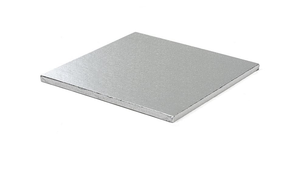 Flache, quadratische Platte aus silberfarbenem Material. Die Oberfläche ist glatt und glänzend.