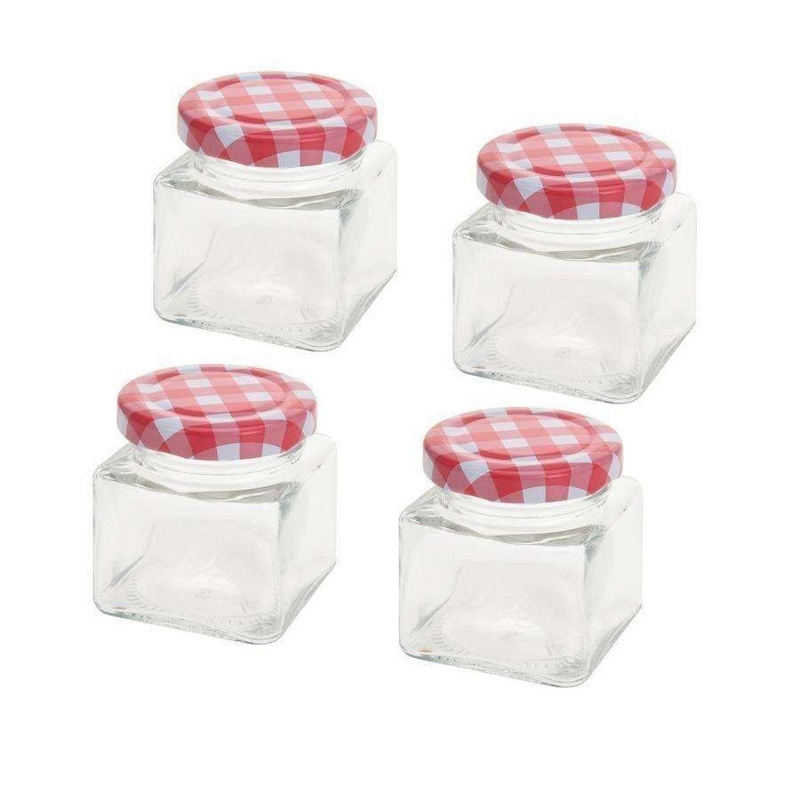 Vier kleine, quadratische Gläser mit roten karierten Deckeln. Transparentes Glas, geeignet für Aufbewahrung.
