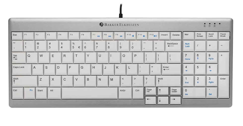 Silberne Computer-Tastatur mit weißen Tasten. Enthält Ziffernblock und Funktionstasten.