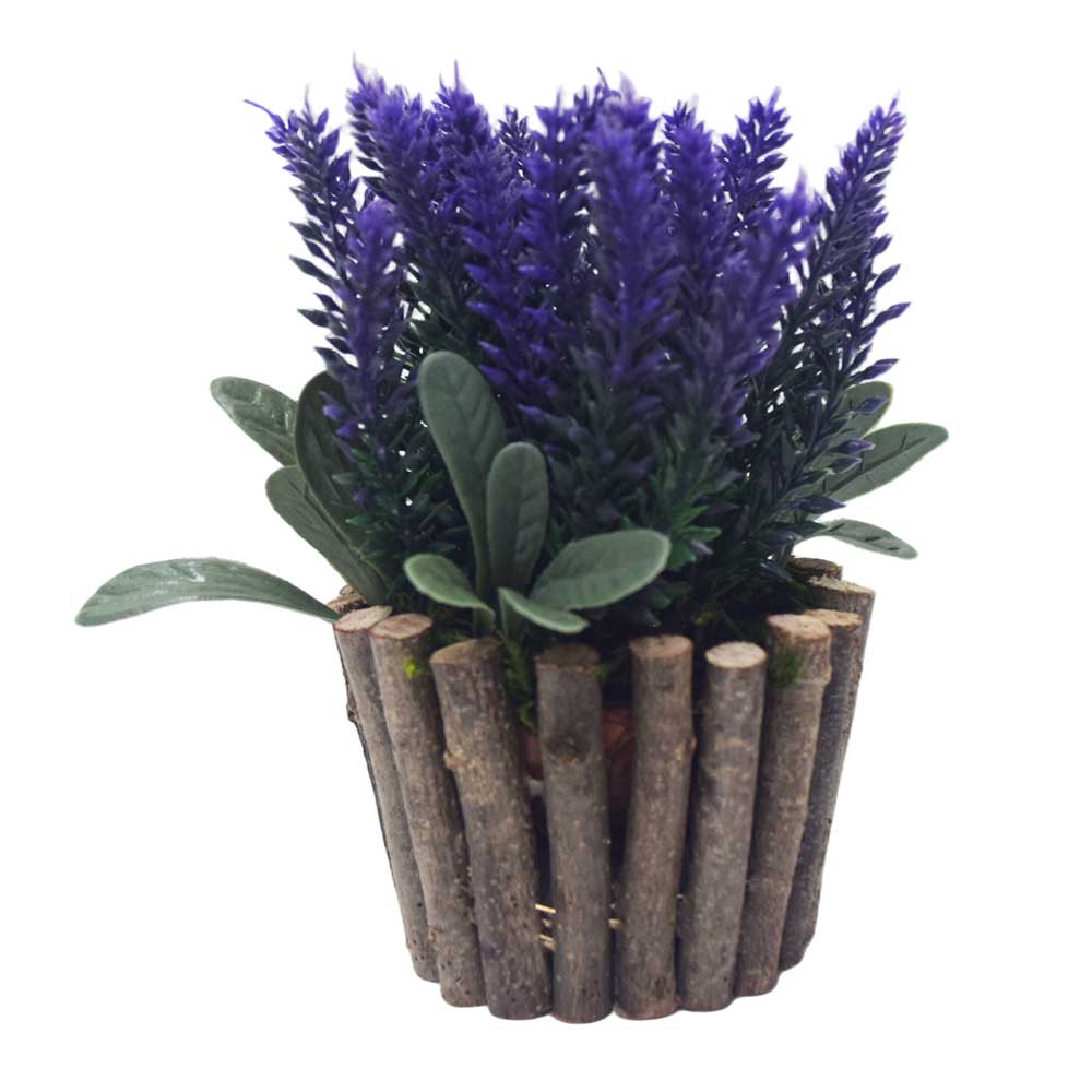 Künstliche Pflanze mit lila Blüten und grünen Blättern. Topf aus kleinen Holzstücken.