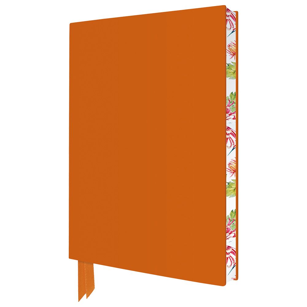 Oranges Notizbuch mit floralem Innenrand. Es hat ein Lesezeichen.