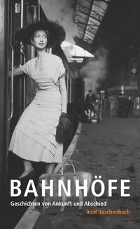 Schwarz-weißes Bild einer Frau in einem eleganten Kleid an einem Bahnhof. Titel des Buches: BAHNHÖFE.