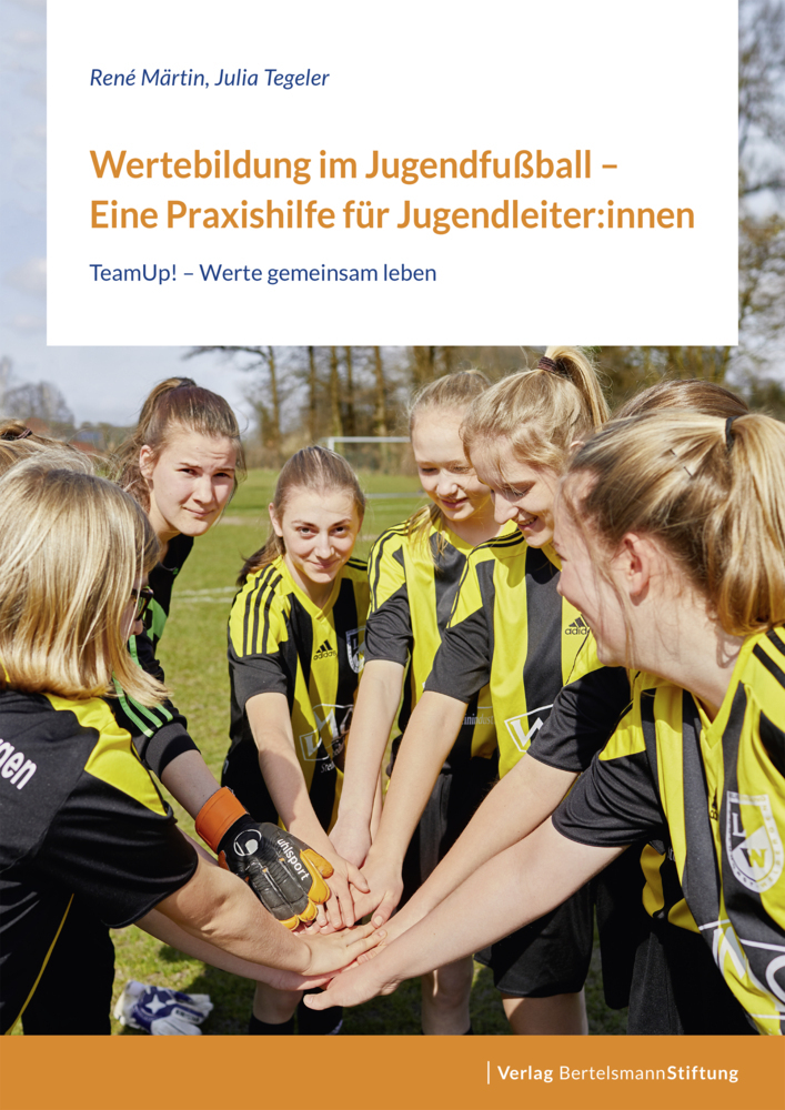 Julia Tegeler: Wertebildung im Jugendfußball - Eine Praxishilfe für Jugendleiter:innen - Taschenbuch