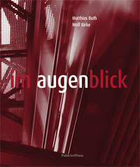 Buchcover mit dem Titel 'Im Augenblick'. Rote und graue Farbgestaltung, modern und minimalistisch.