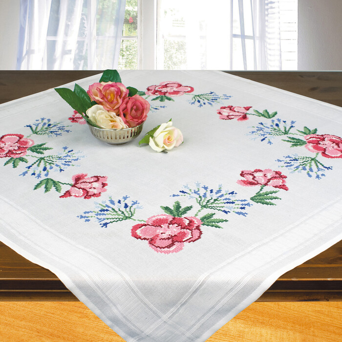 Stickpackung Tischdecke Wildrosen 80 x 80 cm weiß/rosa